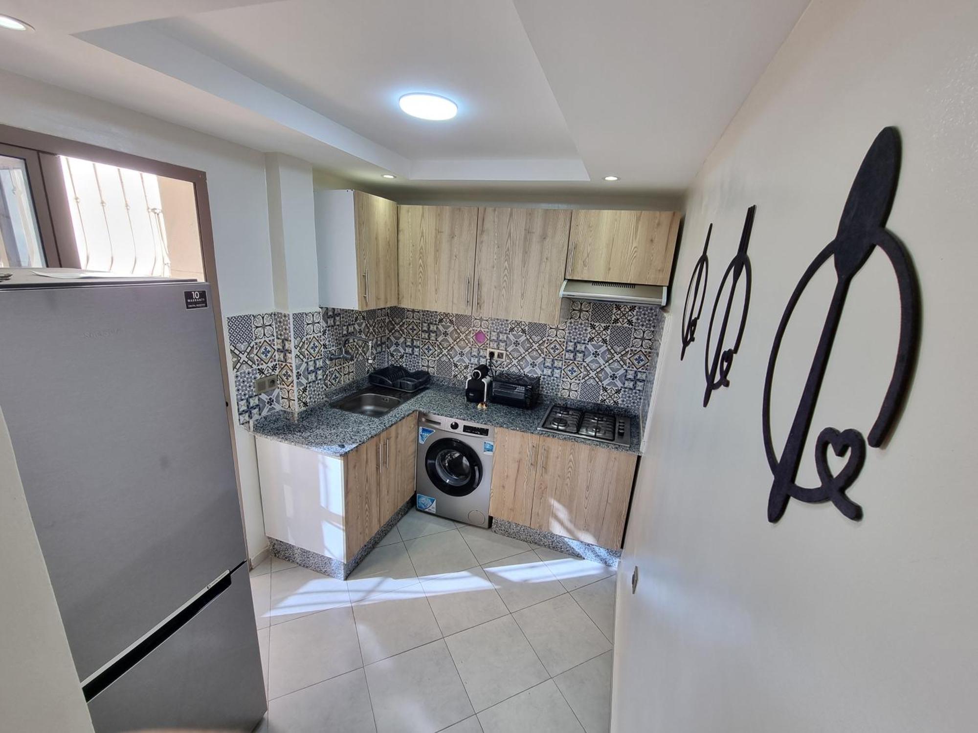Sunset Apartment, Anza